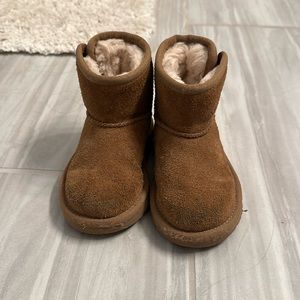 UGG Jona toddler boots size 7